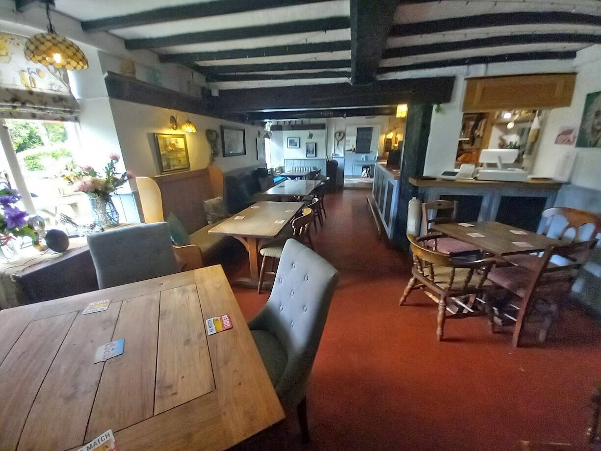 WARWICKSHIRE - CHARACTER FREEHOUSE