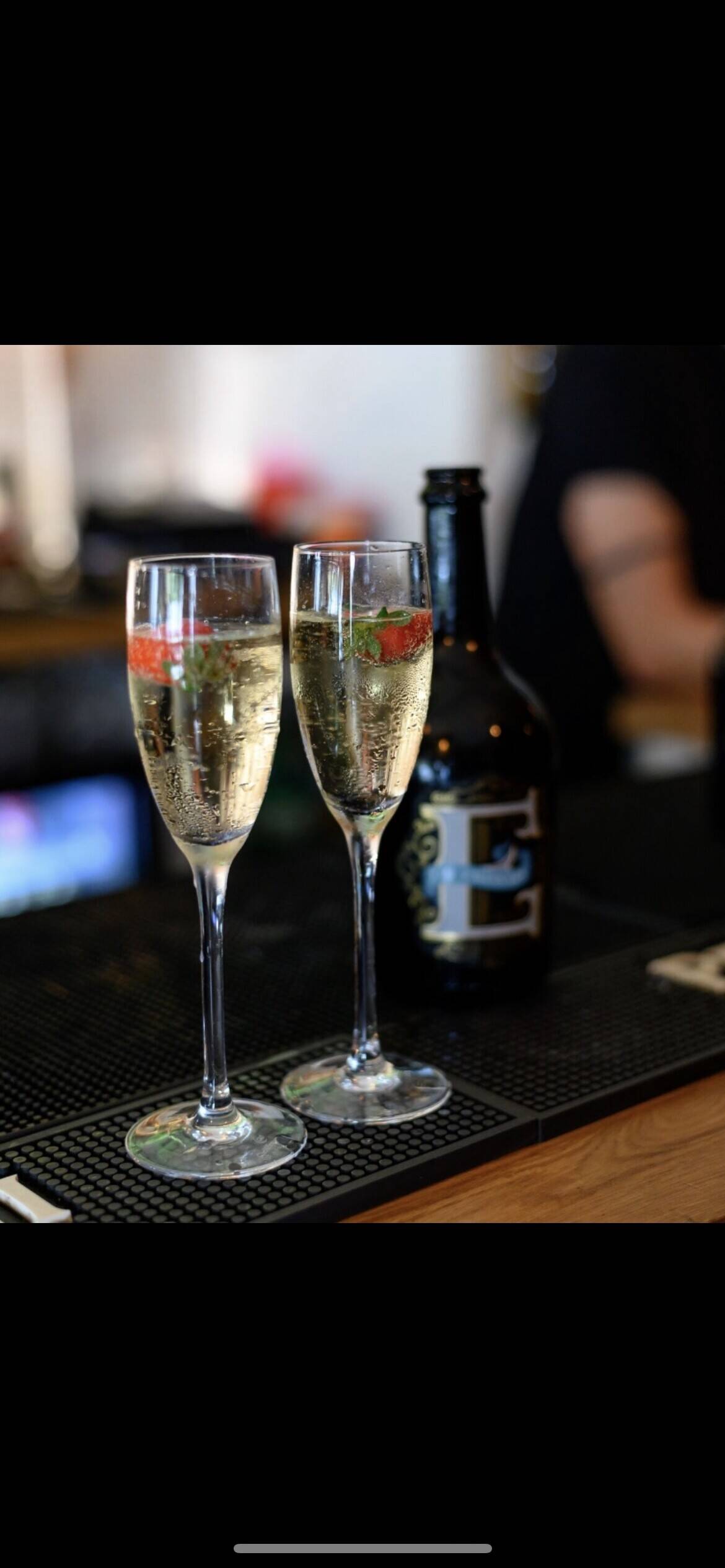Wine bar/restaurant for Sale