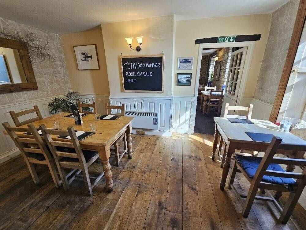 Impressive Dorset Village Inn With Up To 6 Ensuite Letting Rooms & 4 Bedroom Owners Accommodation