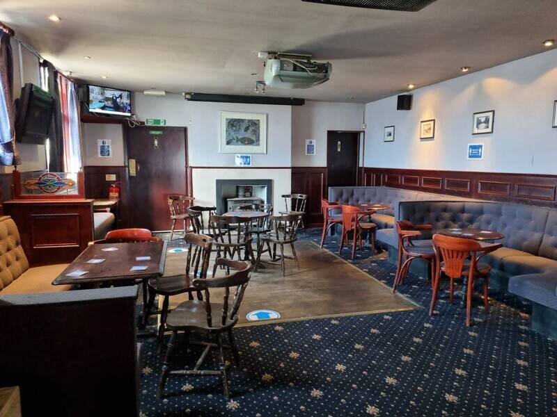 Established public house in Saltcoats, North Ayrshire, next to train station and town centre Photo 5