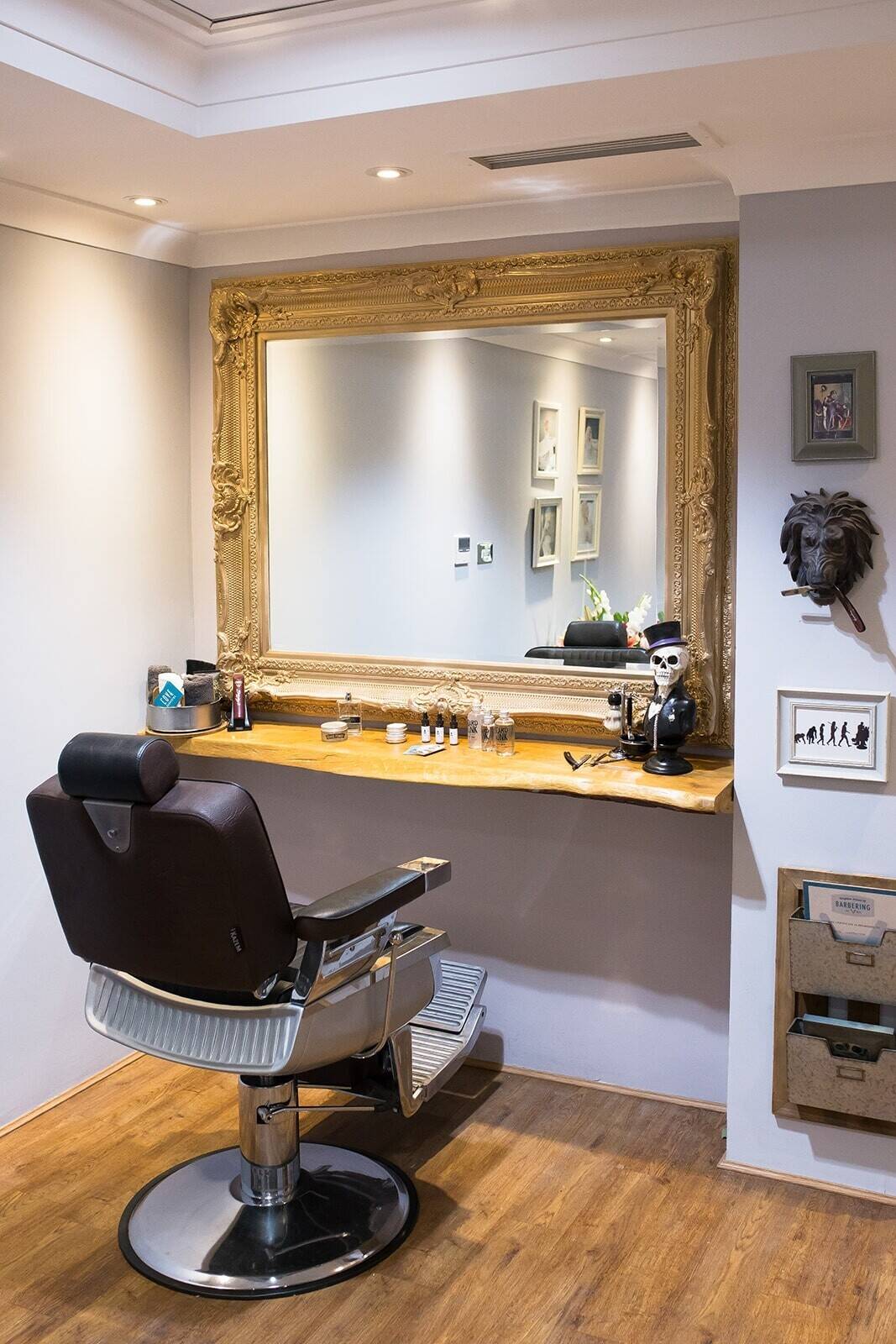 HAIR & BEAUTY SALON WITH NEW SUN BED  LOCATED IN THE HILTON BRIGHTON METROPOLE,  BRIGHTON, EAST SUSS Photo 4