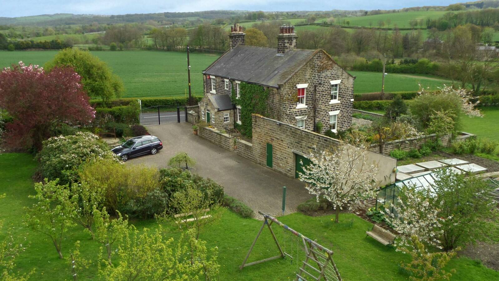 Profitable aerial photography business. Earn £1,500+ week. Turnkey opportunity.
