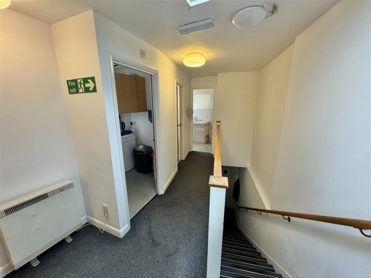 First Floor Office Suite To Let For Sale in Newton Abbot Photo 5