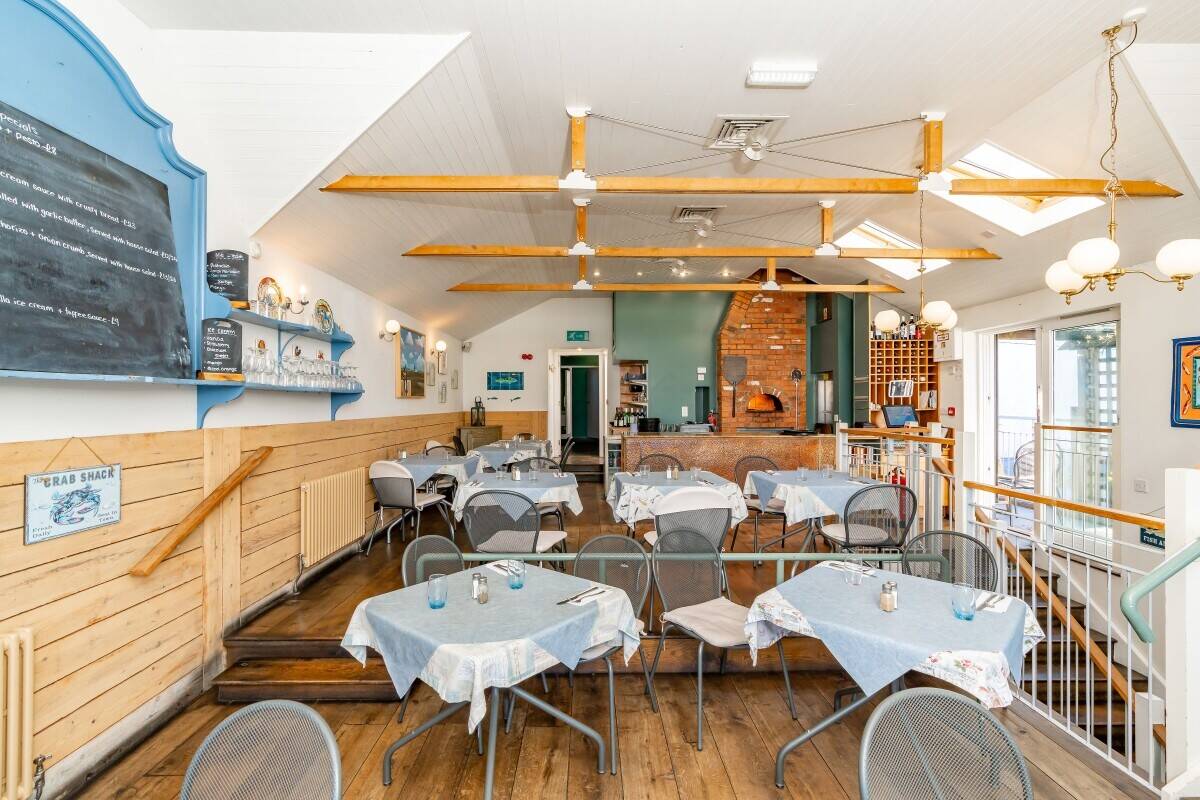 A popular Highland hostelry in an outstanding location on the NC500, Shieldaig (ref 1699)