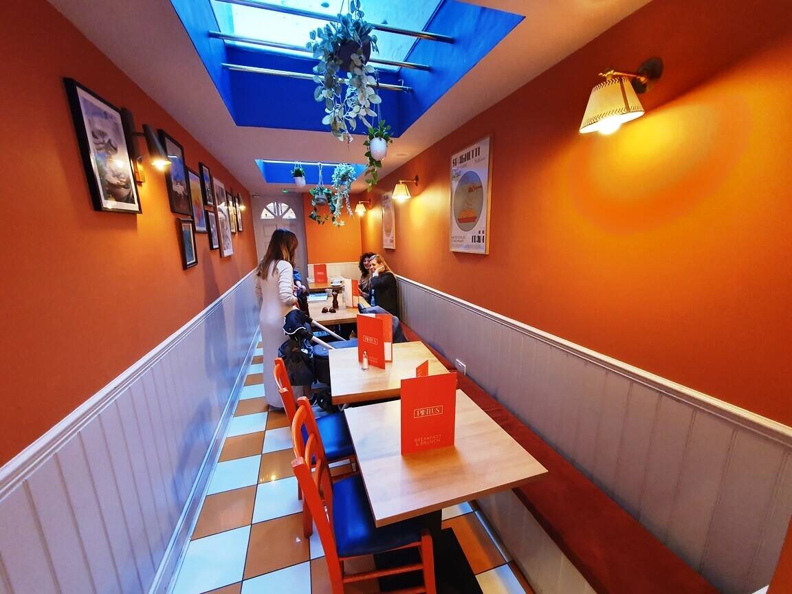 STUNNING CAFÉ / COFFEE SHOP / BISTRO WITH FULL A3 & ALCOHOL (2300) Photo 5