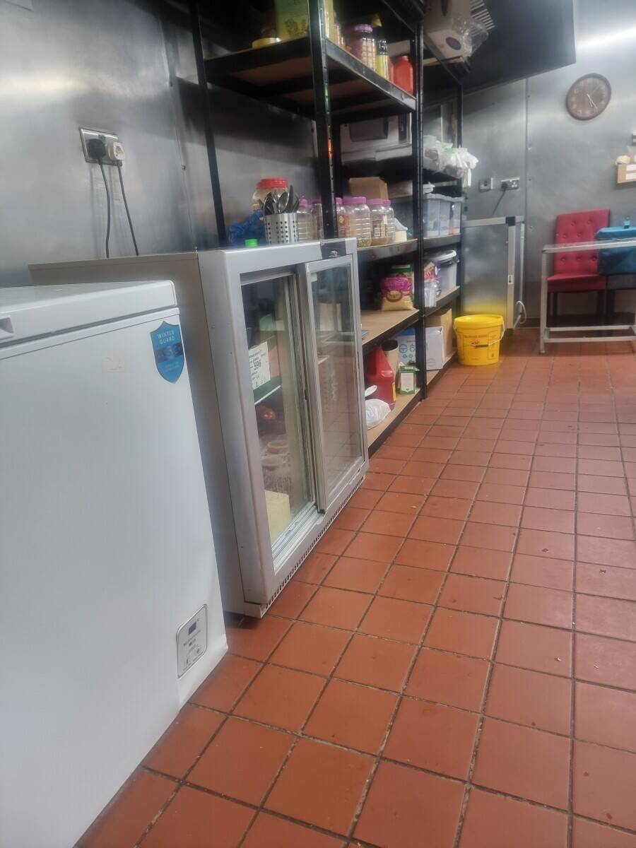 Indian Takeaway located in the central location of Grove Park Quick Sale Photo 5