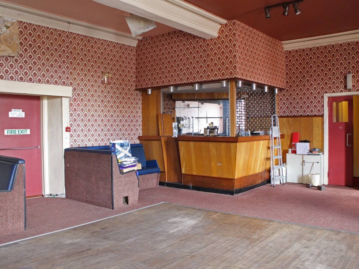 AYRSHIRE – 8 BEDROOM HOTEL AND BAR WITH CAR PARK Photo 5