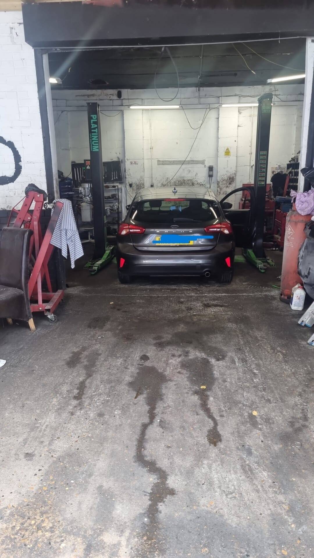 3 Large Units, (MOT Centre, Mechanic Garage, Bodywork site, Parking space of up to 12 cars Photo 5