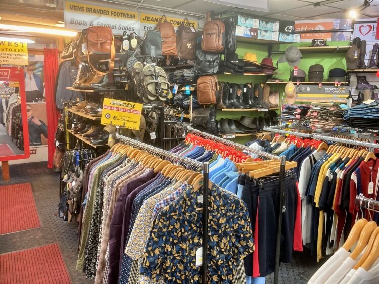 BRANDED CLOTHING & ACCESSORIES RETAIL OUTLET