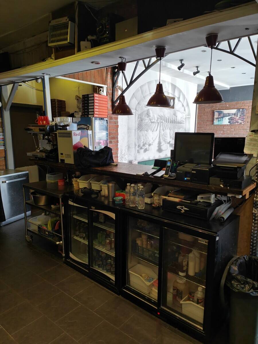 Italian Style Pizza Takeaway Restaurant for Sale in Dudley Photo 6