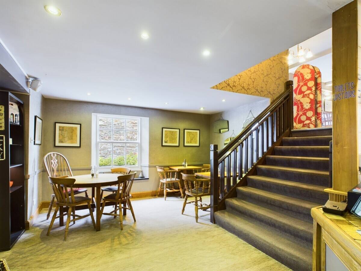 An extremely popular, very well established business in a prime location with a superb turnover. Photo 5