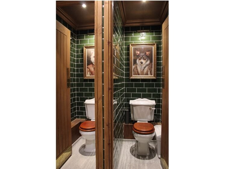 Popular & Established Cocktail Bar For Sale