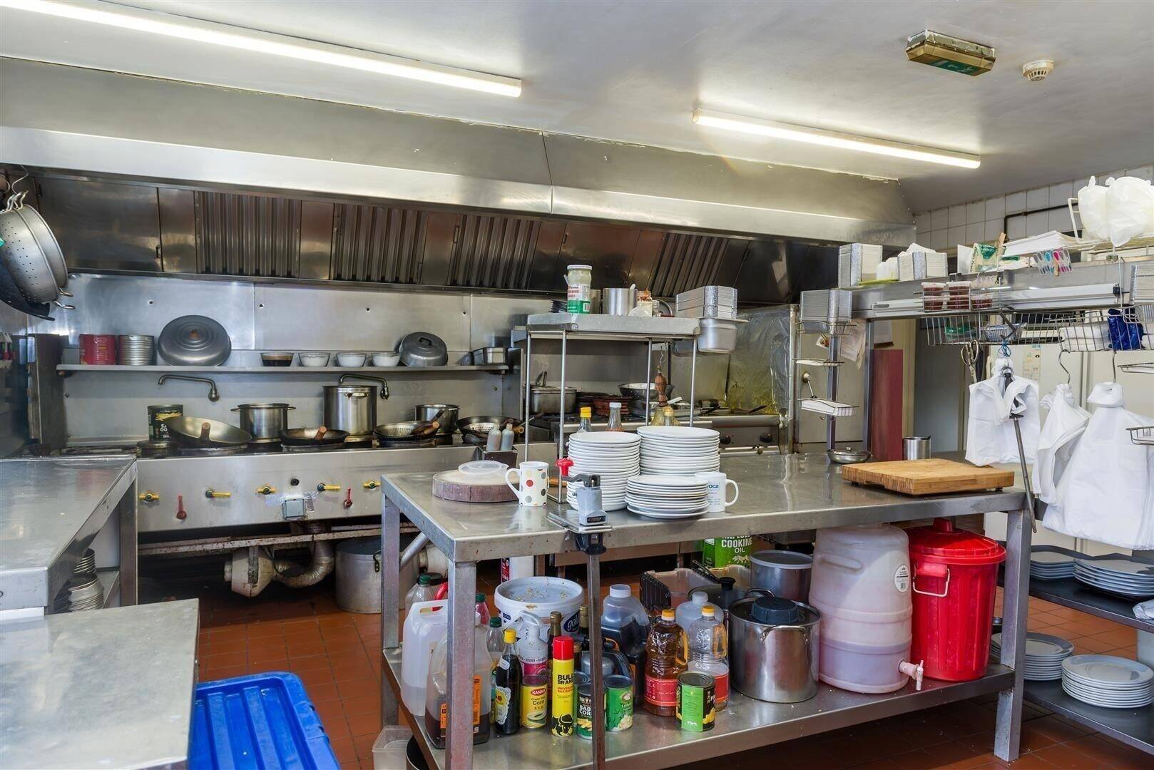 3 floor accommodation & thriving Chinese restaurant near the centre of Louth, Lincolnshire.