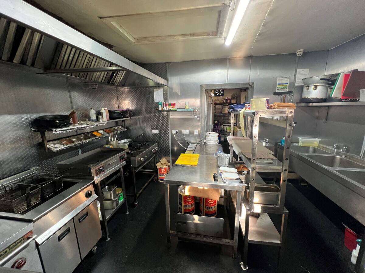 Full class 3 Hot Food Takeaway located on main thoroughfare west of Edinburgh City Centre (ref 1714)