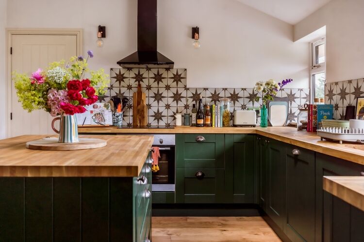 BEAUTIFUL 13 BED GUEST HOUSE with LOVELY OWNERS ACCOM, POWYS