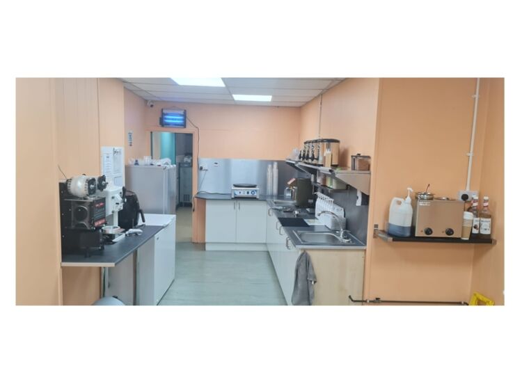Thriving Bubble Tea & Dessert Bar in Prime Location Photo 5