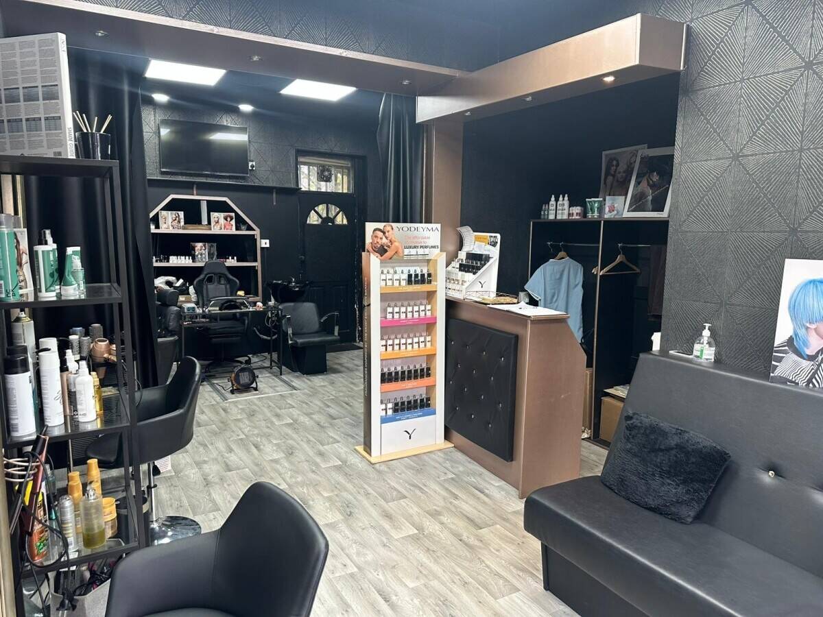 Hair & Beauty Salon + Vape shop kiosk