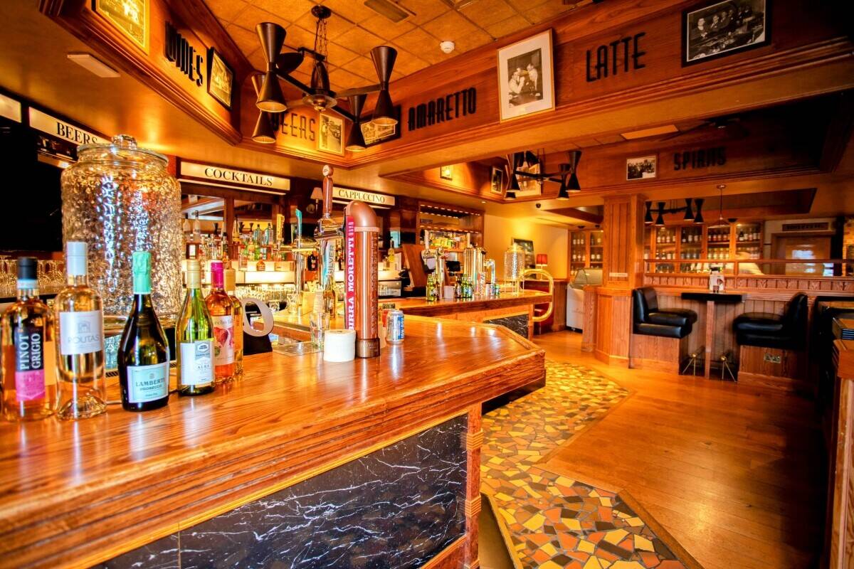 Licensed bar and restaurant business for sale in the established Showcase Leisure Park