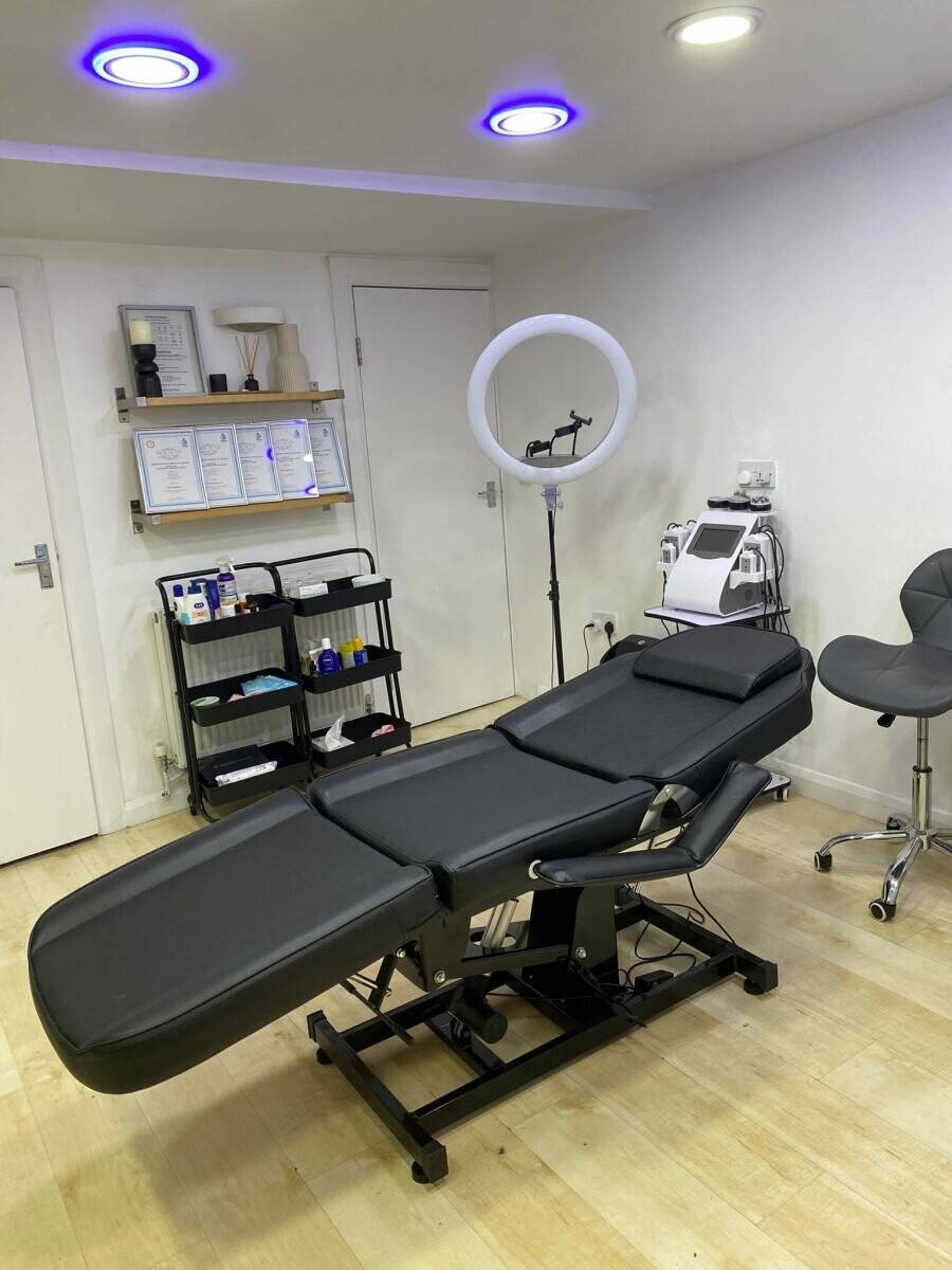 Hair and beauty salon for sale in London Photo 5