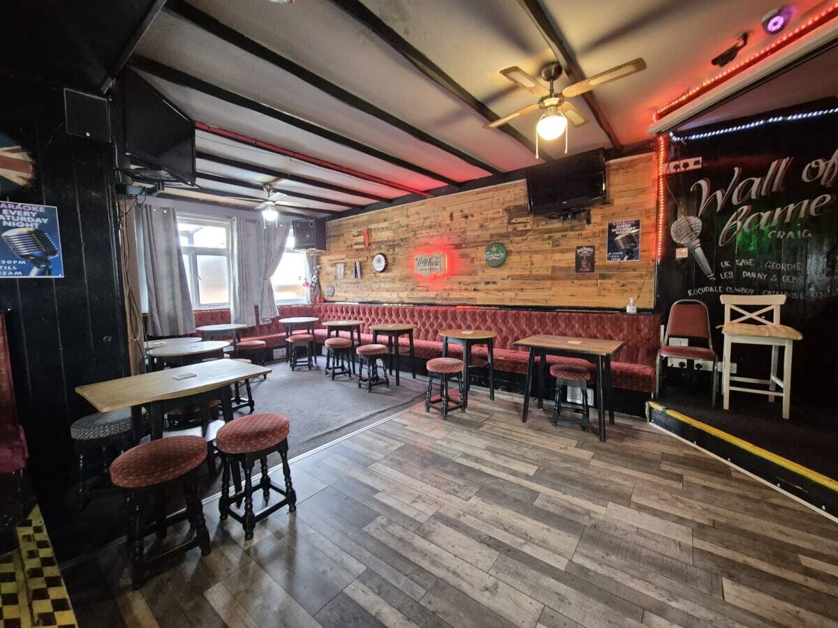 GREATER MANCHESTER - WET-LED COMMUNITY PUB WITH NINE LETTING ROOMS Photo 5