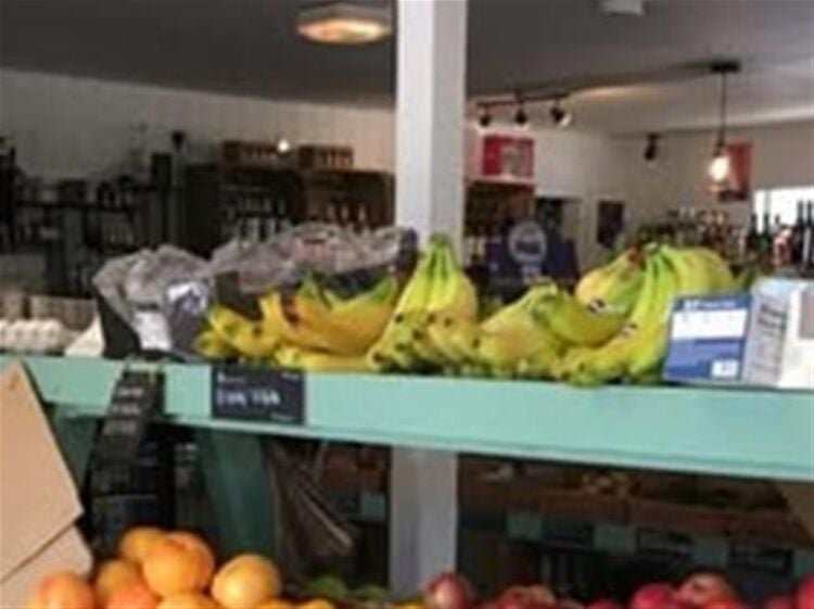FAMILY-RUN FARM AND GIFT SHOP