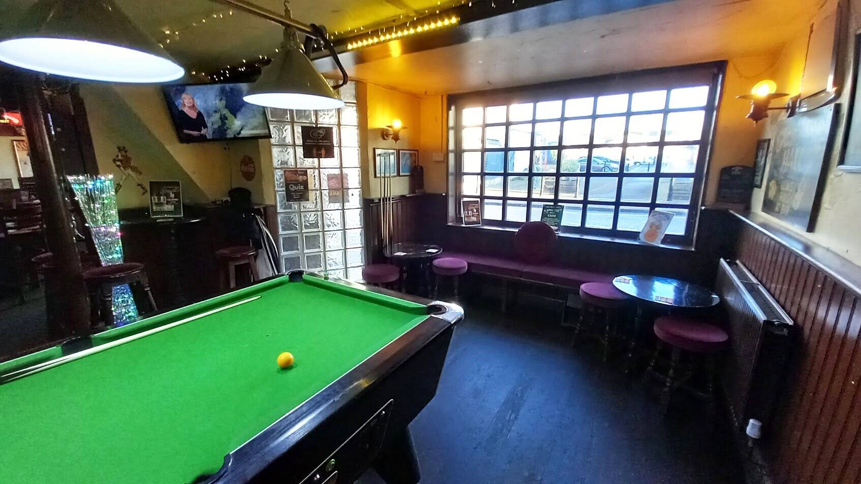 GLOUCESTER CITY- HIGH TRADING FREEHOUSE Photo 5