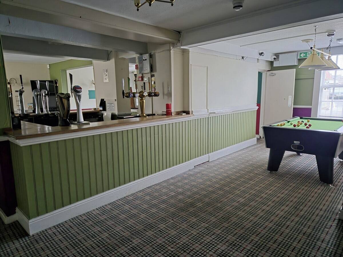 WREXHAM COUNTY BOROUGH - COMMUNITY PUBLIC HOUSE LOCATED ON BUSY MAIN ROAD