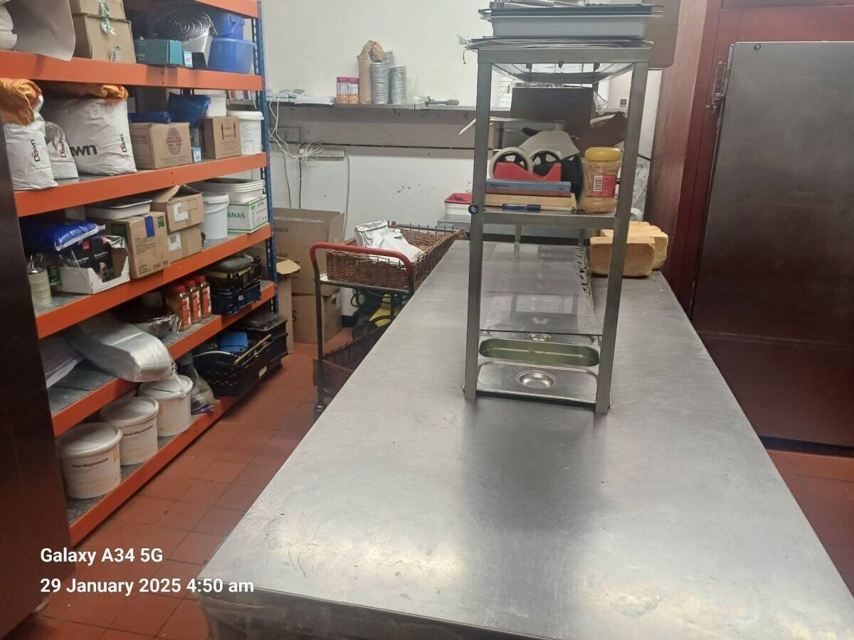 Established bakery with 2 sandwich round and small bread wholesale