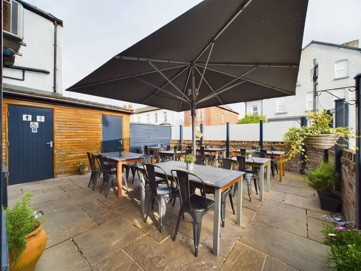 English & Italian Caf&eacute; for Sale &ndash; Business & Freehold Available &ndash; Crosby, Liverpool Photo 5
