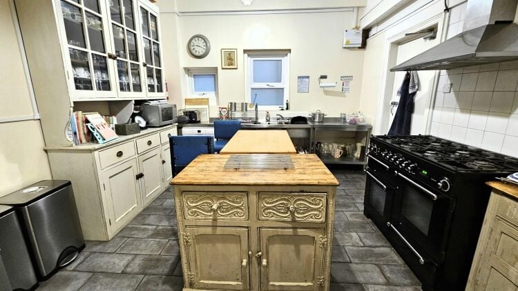 Retro Chic Exclusive Hire Business with Superior Owners Accommodation