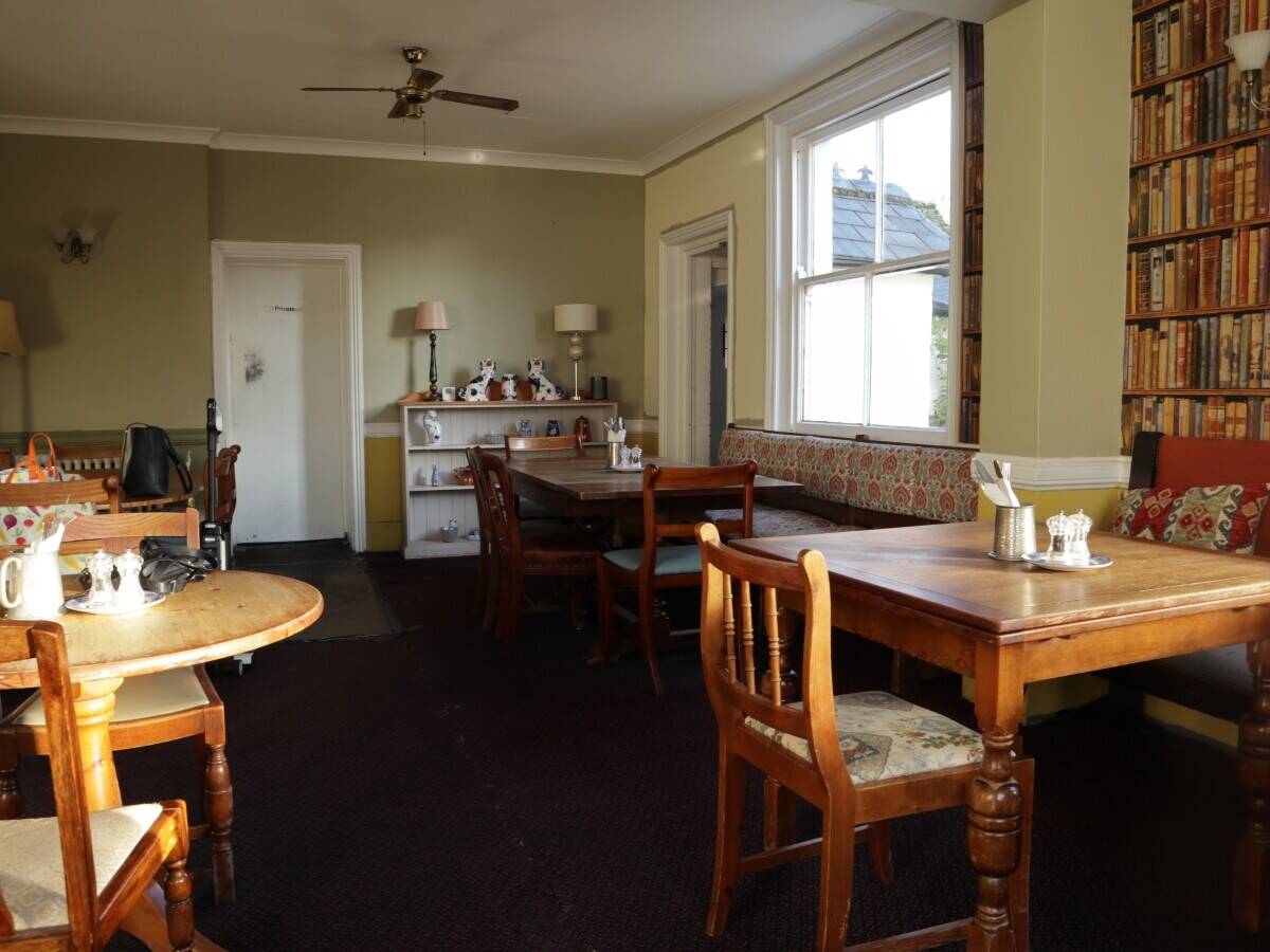HAMPSHIRE – PICTURESQUE VILLAGE FREEHOUSE IN MEON VALLEY