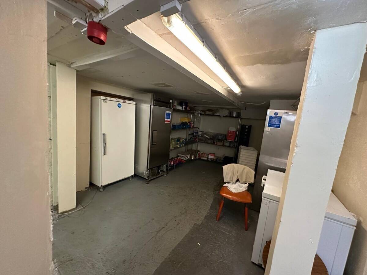 Italian restaurant and pizzeria for sale in Hammersmith, London.