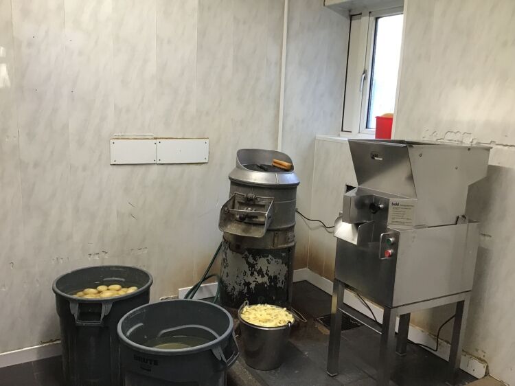 EXCELLENT CHIP SHOP PLUS 2 ADDITIONAL RENTAL FLATS INCOME, Nr PONTYPRIDD