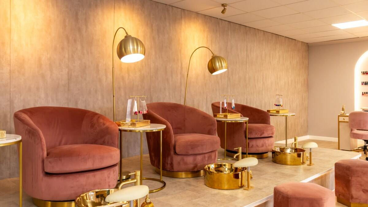 Luxury Turnkey Beauty Salon for Sale – Prime Location, Established Clientele, Ready to Profit! Photo 5