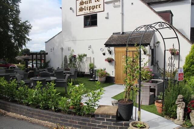 WORCESTERSHIRE - DELIGHTFUL VILLAGE GREEN FREE HOUSE Photo 5
