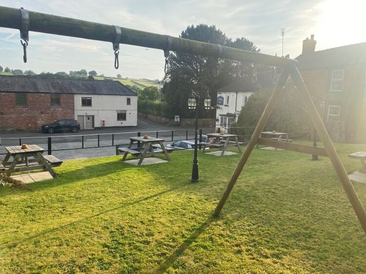 CHARMING DERBYSHIRE PUB AND RESTAURANT Photo 5
