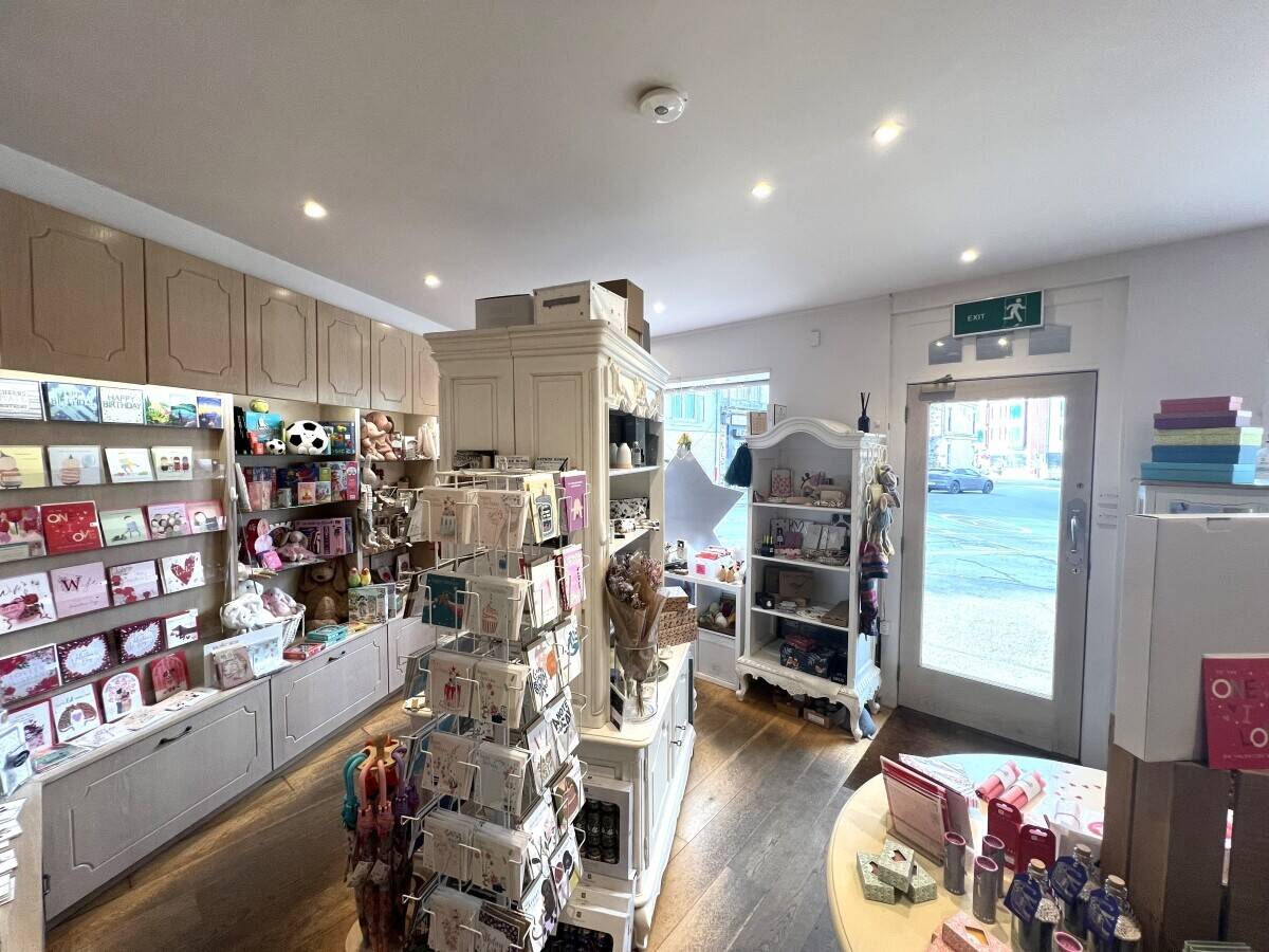 Well Presented Retail Unit Available with Vacant Possession, Kilmacolm (ref 1728) Photo 5