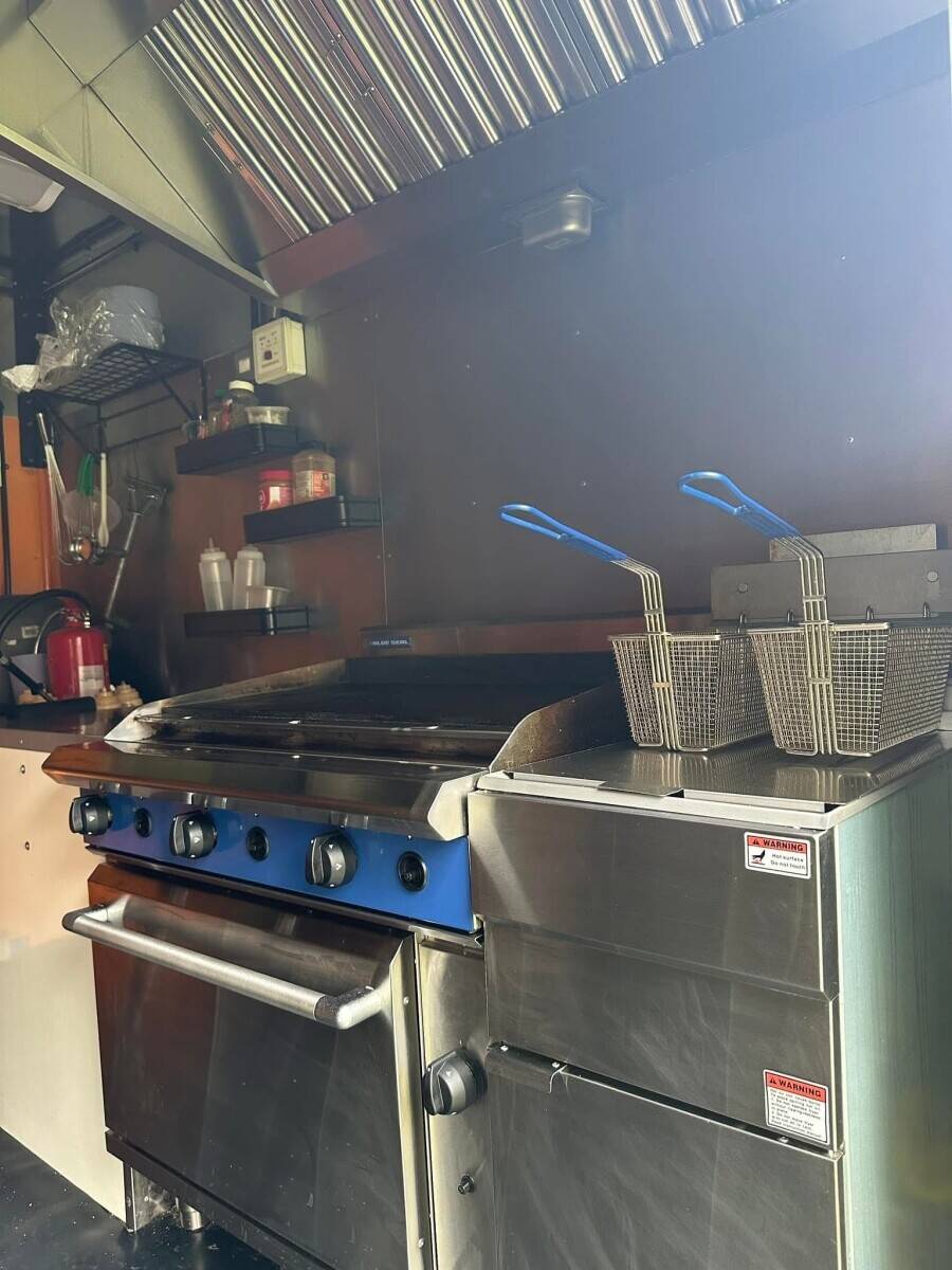 Profitable Smash Burger Food Truck for Sale – Turnkey Business with Loyal Customer Base