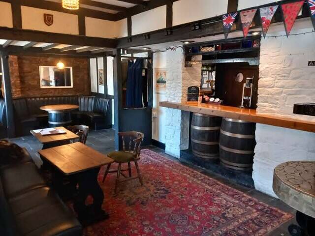 PEMBROKESHIRE - SUBSTANTIAL PUBLIC HOUSE IN BUSY TOWN CENTRE LOCATION OVERLOOKING MARINA