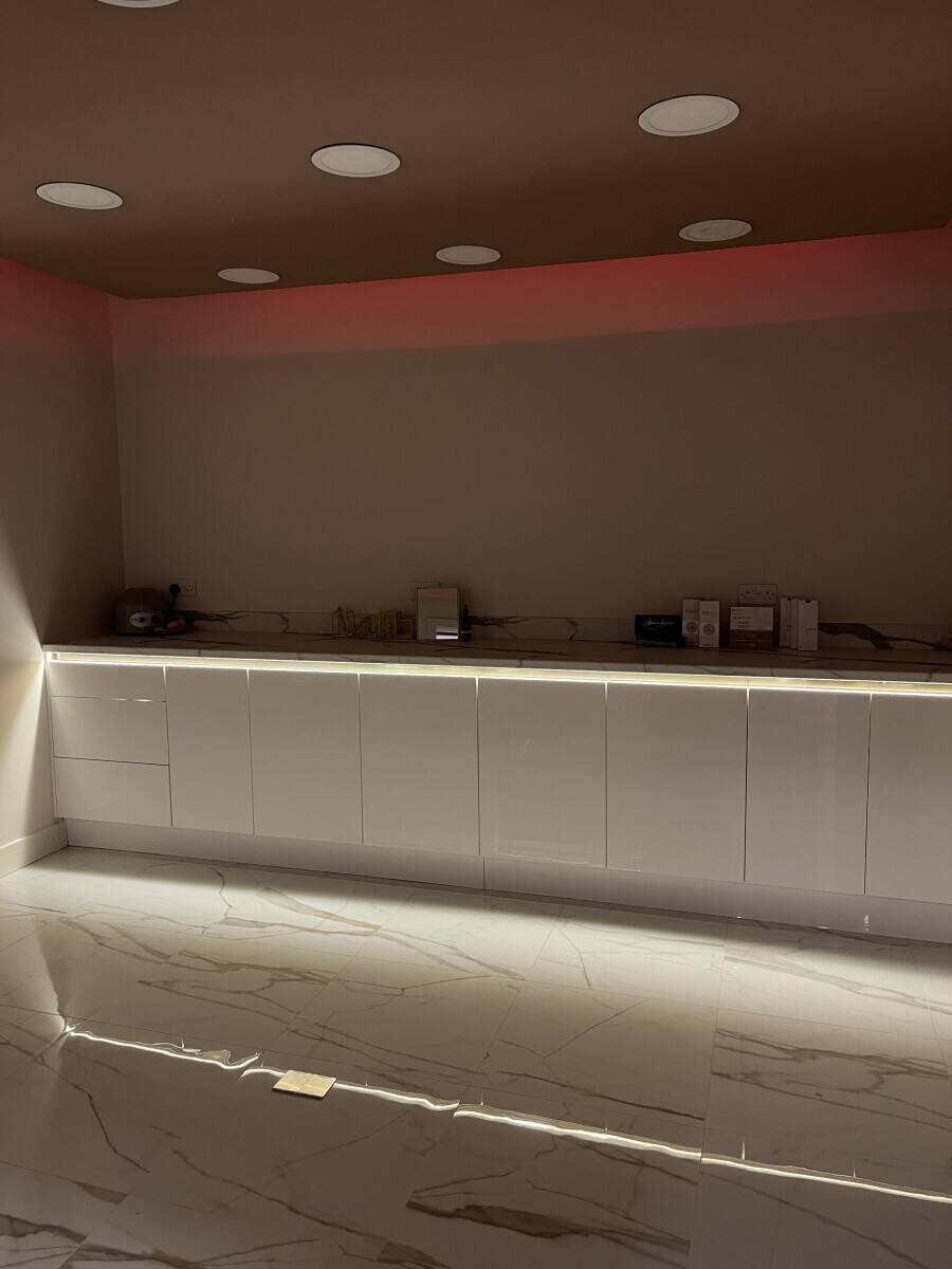 Luxury Beauty Salon for Sale near Cardiff City Centre Photo 5
