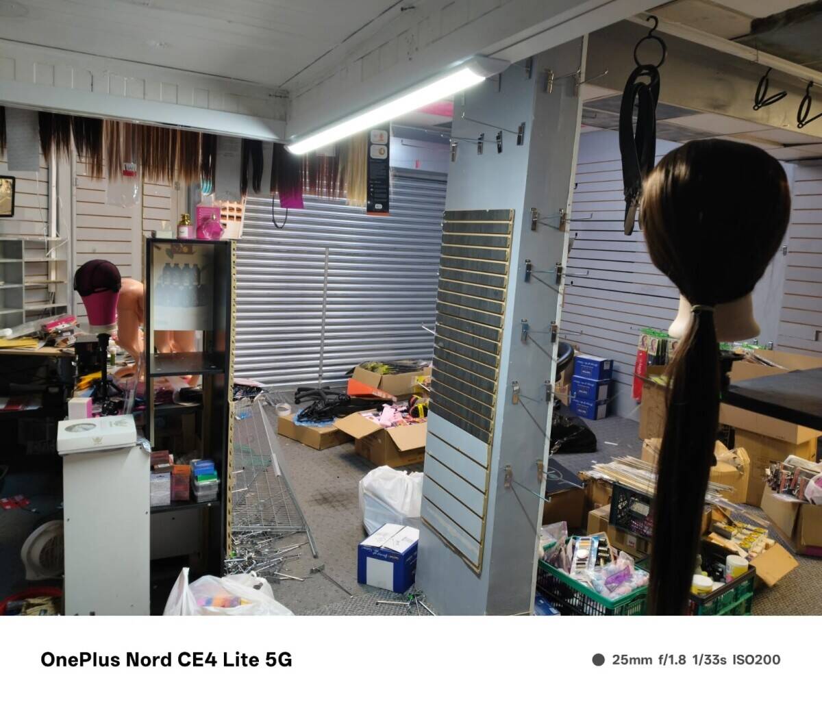 Formerly off license and Beauty shop empty for new lease /rent 
