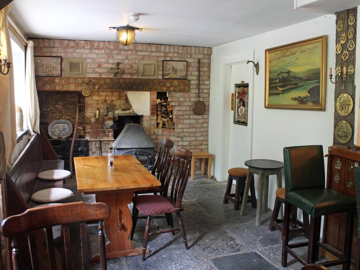 DORSET - VILLAGE FREEHOUSE HOTEL