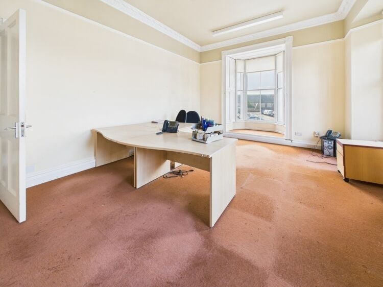 Modern Living Opportunities in Prime Location Photo 5