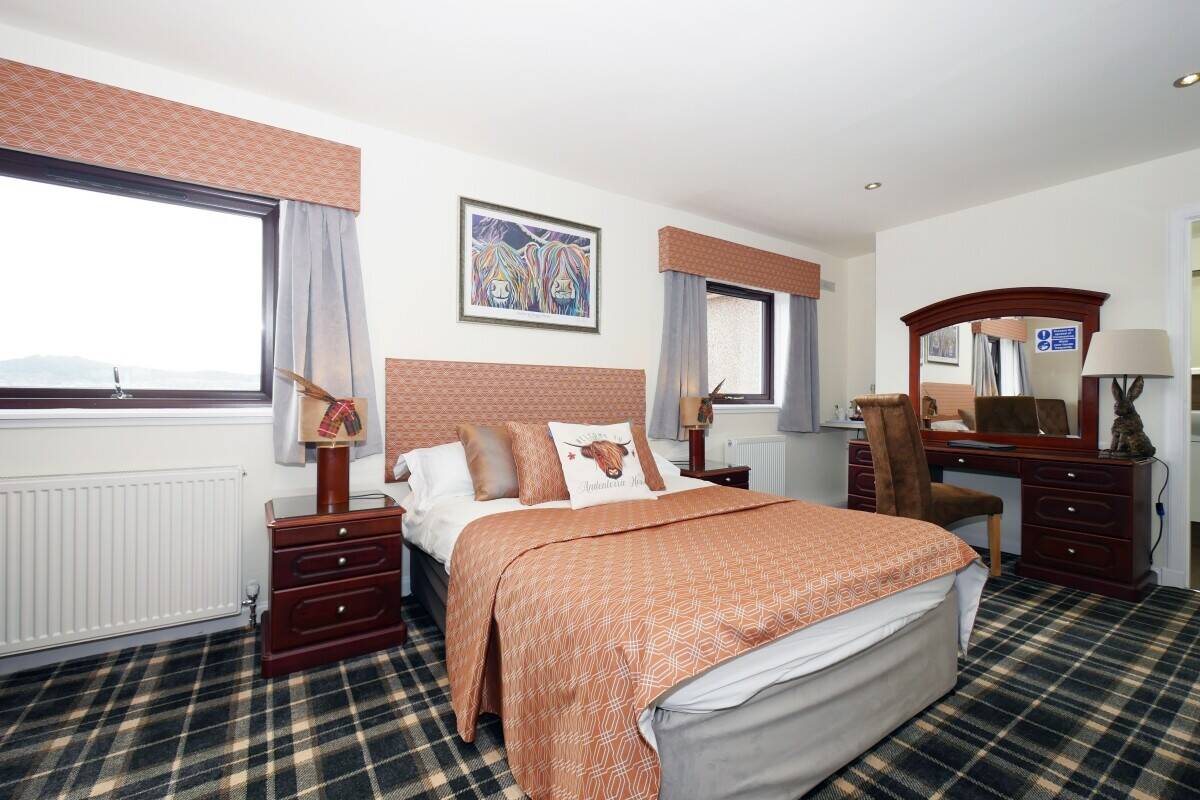 9 Bedroom City Centre Guesthouse With The Best View In Inverness