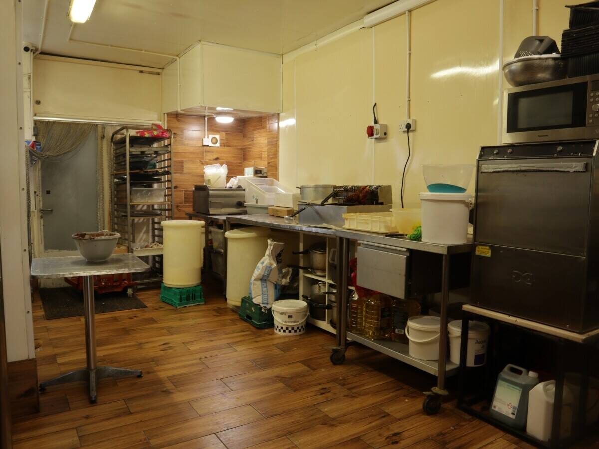 SOMERSET – FAMILY BAKERY AND SANDWICH SHOP IN LARGE VILLAGE Photo 5