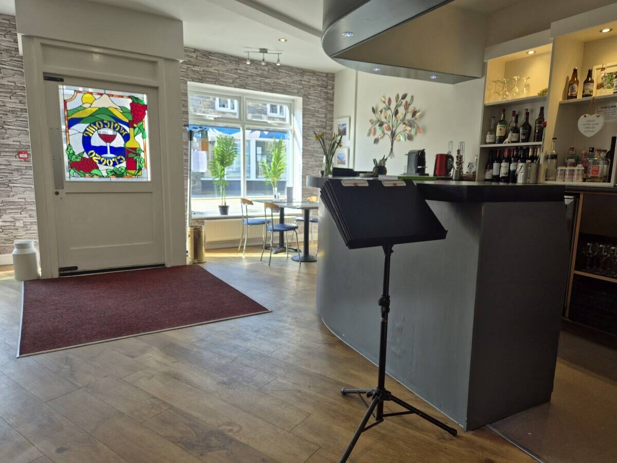 GWYNEDD - ESTABLISHED RESTAURANT, RETAIL UNIT AND THREE BEDROOM HOUSE AT THE FOOT OF YR WYDFFA (SNOW