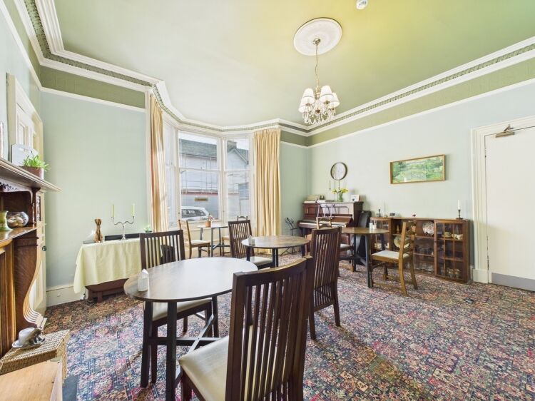 Traditional Victorian Guest House in Inverness Photo 5