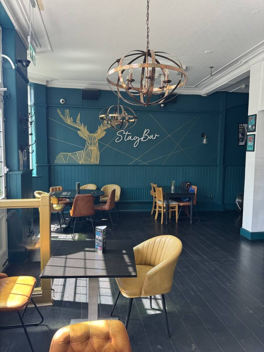 Small trendy bar, enfield North London Photo 5