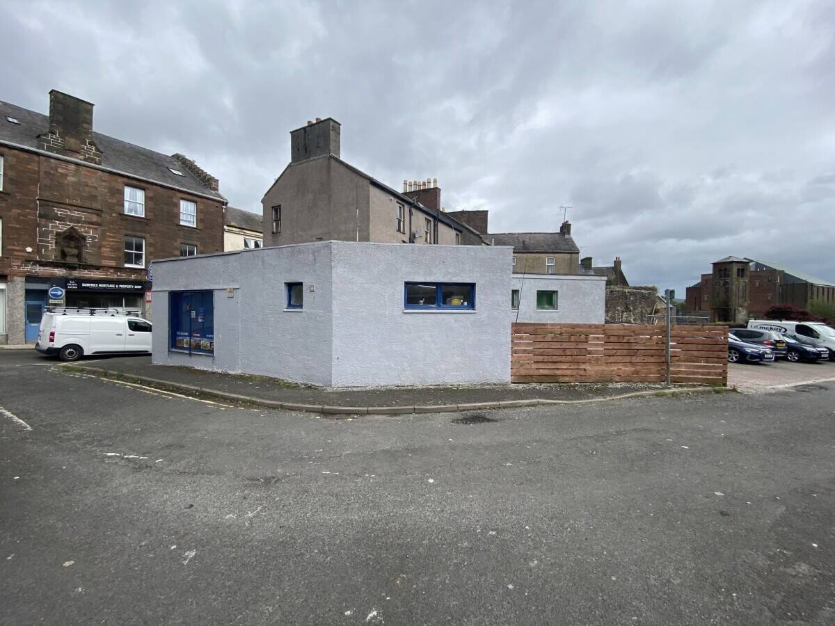 Established hot food takeaway in prime town centre location with high levels of passing traffic