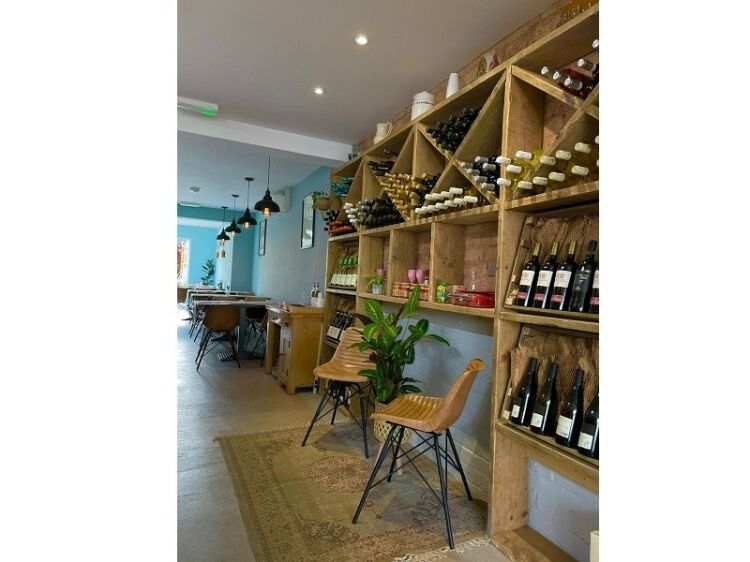 Newly established Pizza and Wine restaurant for sale